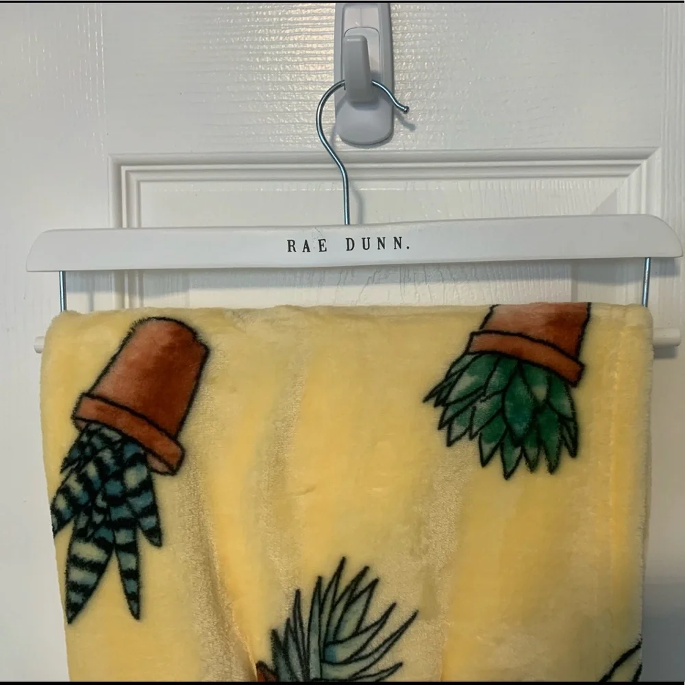 ๐บ๐ธ Rae Dunn ๐ตYOU GROW GIRL plush printed throw - Picture 3 of 5